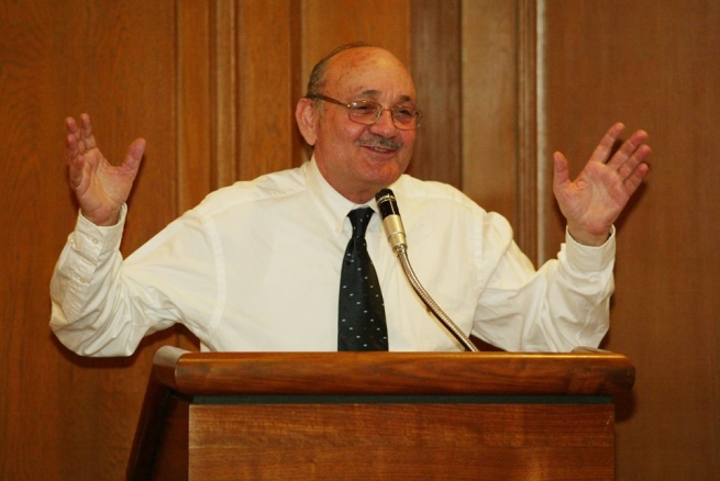 الخبير والمختص في السياسة الأمريكية والعراقية أمازيا بارام لمجلة كولان:(بإمكان الرئيس البارزاني أن يبحث مع الولايات المتحدة خلال زيارته هذه الى واشنطن، مسألة تأسيس دولة كوردستان: